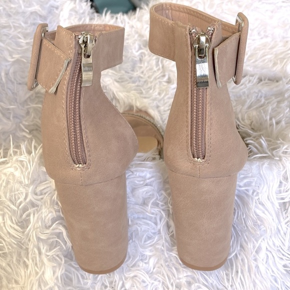 New-Nicole Miller New York Heeled Sandals - Picture 4 of 5